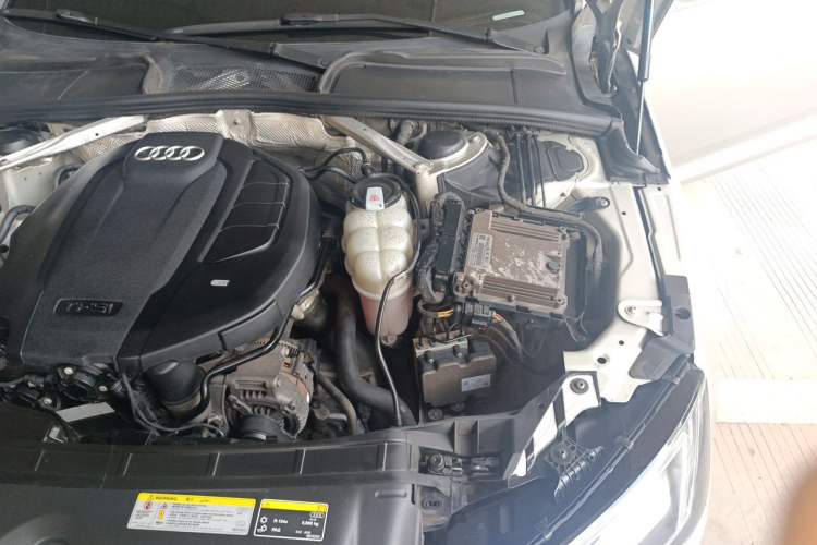 Used Audi A4L 2018 30th Anniversary Edition 40 TFSI Fashion Model Engine Bay Left