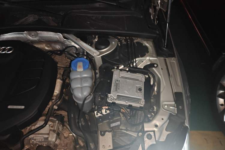 Used Audi A4L 2018 30th Anniversary Edition 40 TFSI Fashion Model Engine Bay Left