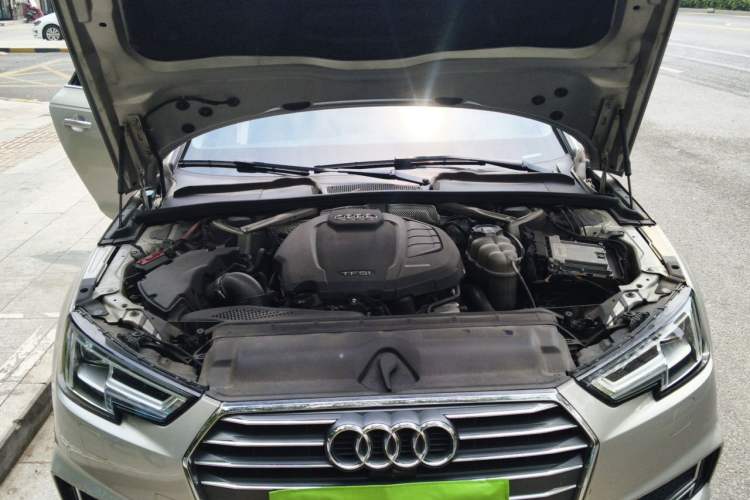 Used Audi A4L 2018 30th Anniversary Edition 40 TFSI Fashion Model Engine Bay
