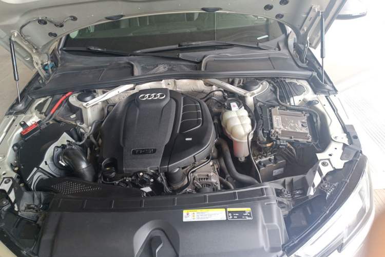 Used Audi A4L 2018 30th Anniversary Edition 40 TFSI Fashion Model Engine Bay