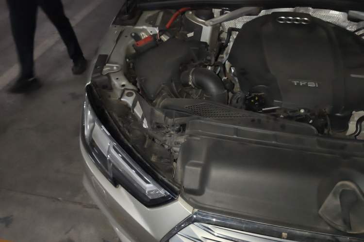 Used Audi A4L 2018 30th Anniversary Edition 40 TFSI Fashion Model Engine Bay Right