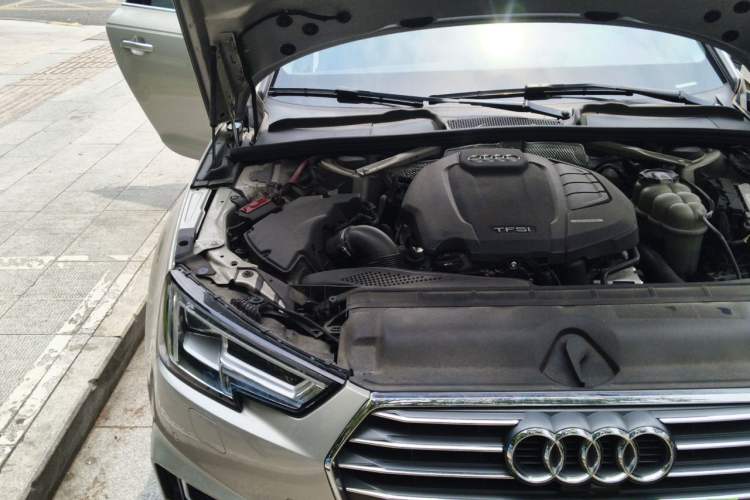 Used Audi A4L 2018 30th Anniversary Edition 40 TFSI Fashion Model Engine Bay Right