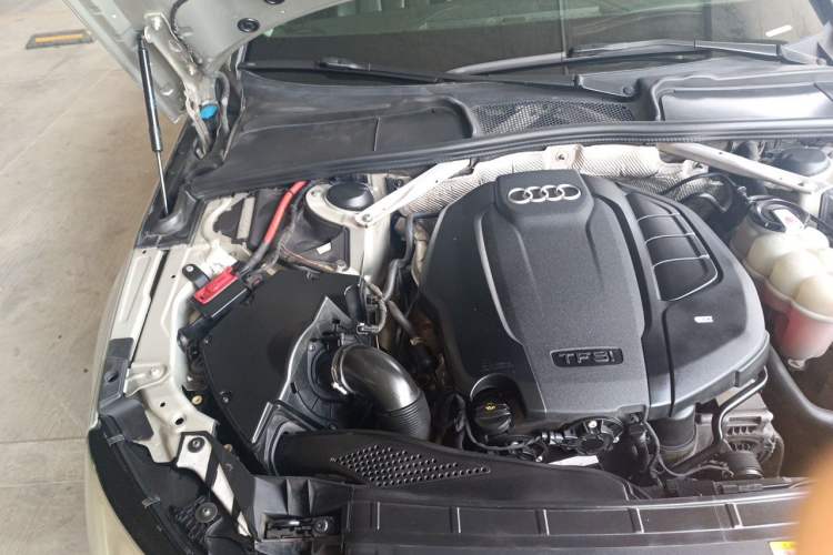 Used Audi A4L 2018 30th Anniversary Edition 40 TFSI Fashion Model Engine Bay Right