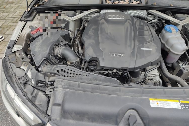 Used Audi A4L 2018 30th Anniversary Edition 40 TFSI Fashion Model Engine Bay Right