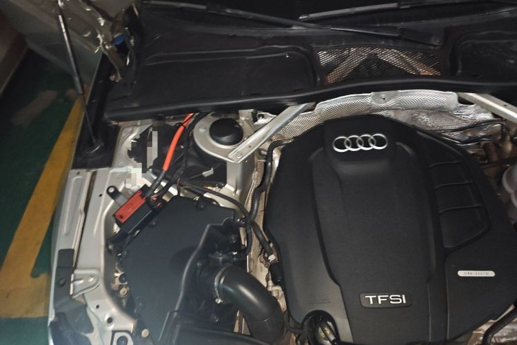 Used Audi A4L 2018 30th Anniversary Edition 40 TFSI Fashion Model Engine Bay Right