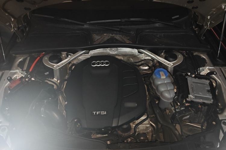 Used Audi A4L 2018 30th Anniversary Edition 40 TFSI Fashion Model Engine Bay