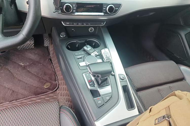 Used Audi A4L 2018 30th Anniversary Edition 40 TFSI Sport Edition Gear Lever