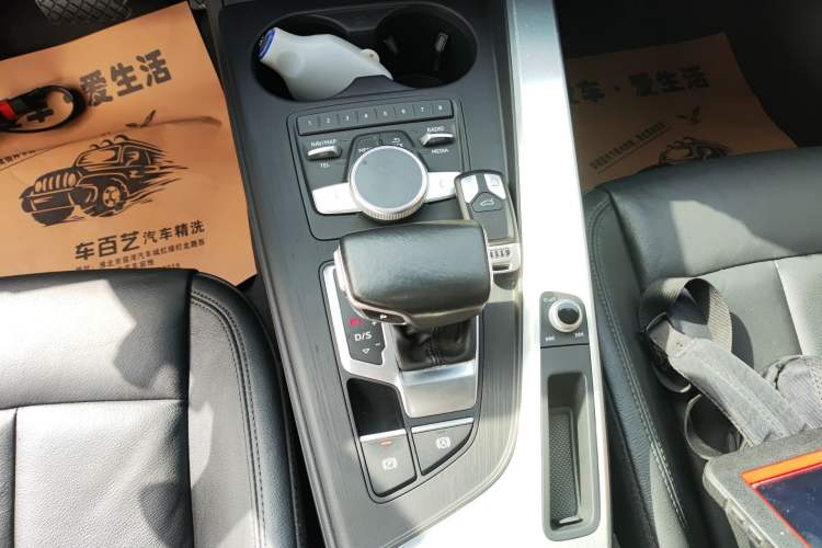Used Audi A4L 2018 30th Anniversary Edition 40 TFSI Fashion Model Gear Lever