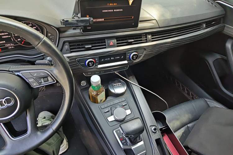 Used Audi A4L 2018 30th Anniversary Edition 40 TFSI Fashion Model Gear Lever