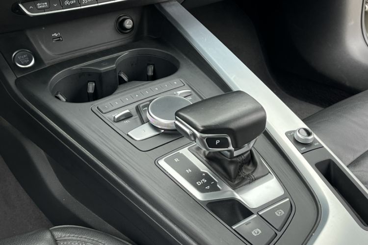 Used Audi A4L 2018 30th Anniversary Edition 40 TFSI Fashion Model Gear Lever
