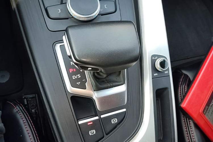 Used Audi A4L 2018 30th Anniversary Edition 45 TFSI quattro Individual Sport Edition Gear Lever