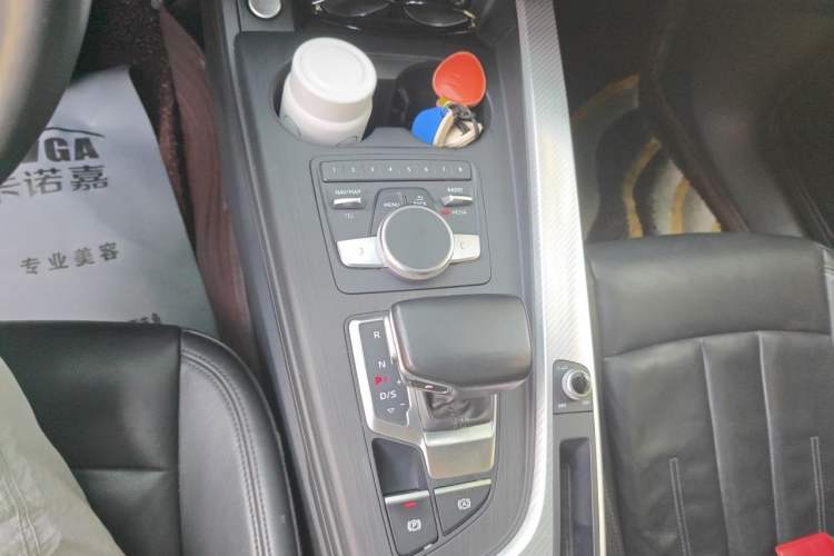 Used Audi A4L 2018 30th Anniversary Edition 40 TFSI Trendy Model Gear Lever
