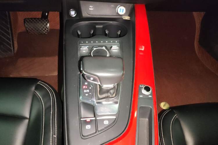 Used Audi A4L 2018 30th Anniversary Edition 40 TFSI Trendy Model Gear Lever