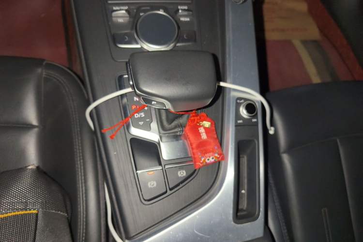 Used Audi A4L 2018 30th Anniversary Edition 40 TFSI Fashion Model Gear Lever