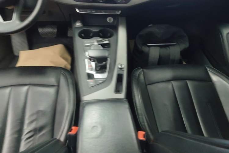 Used Audi A4L 2018 30th Anniversary Edition 40 TFSI Trendy Model Gear Lever