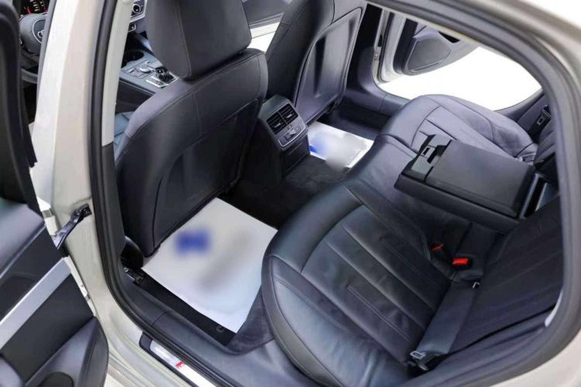 Used Audi A4L 2018 30th Anniversary Edition 45 TFSI quattro Individual Sport Edition Interior 10