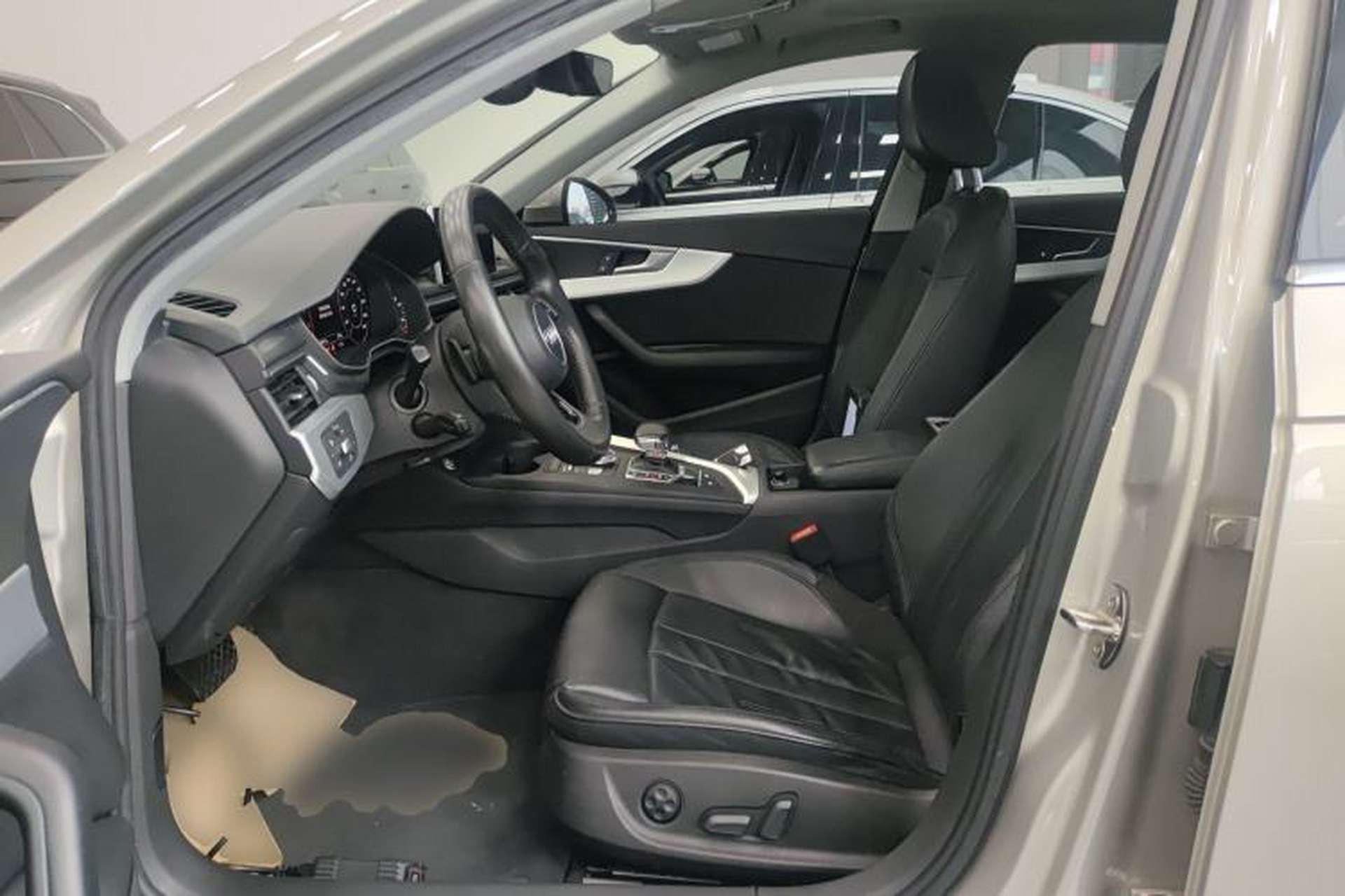 Used Audi A4L 2018 30th Anniversary Edition 40 TFSI Fashion Model Left Front Seat