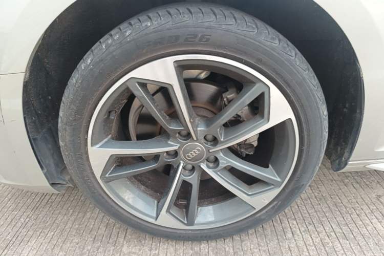 Used Audi A4L 2018 30th Anniversary Edition 40 TFSI Sport Edition Left Front Wheel Hub