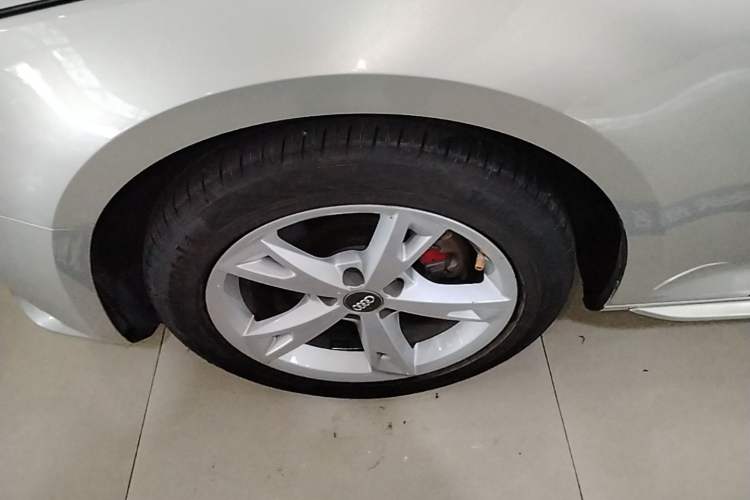 Used Audi A4L 2018 30th Anniversary Edition 30 TFSI Ambition Model Left Front Wheel Hub