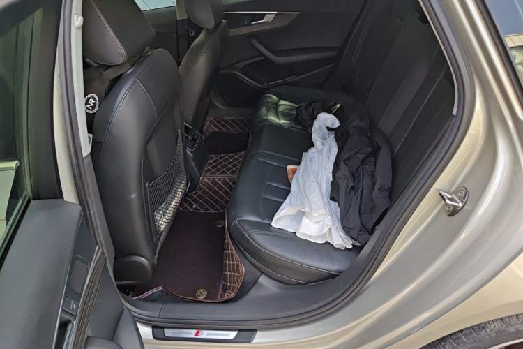 Used Audi A4L 2018 30th Anniversary Edition 40 TFSI Fashion Model Left Rear Seat
