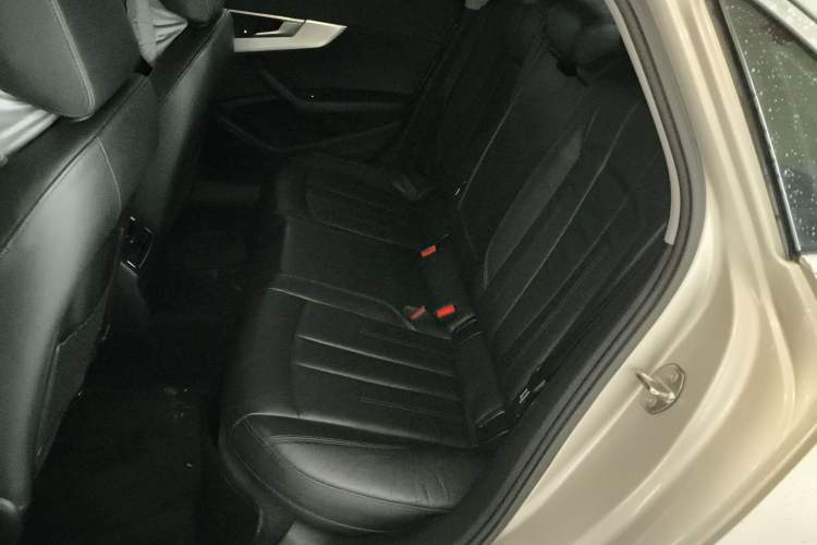 Used Audi A4L 2018 30th Anniversary Edition 40 TFSI Fashion Model Left Rear Seat