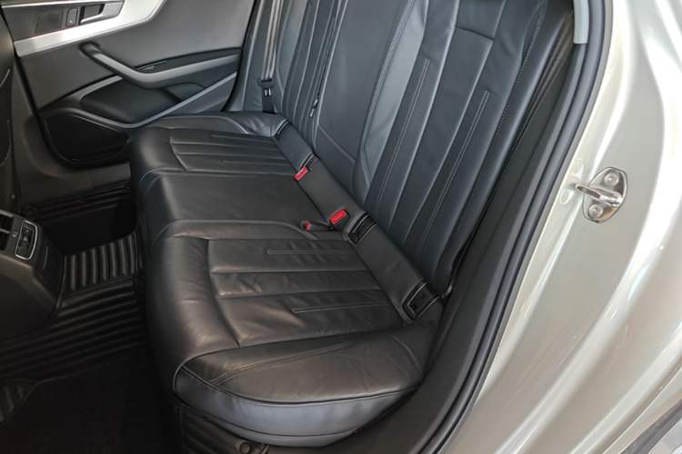 Used Audi A4L 2018 30th Anniversary Edition 40 TFSI Fashion Model Left Rear Seat