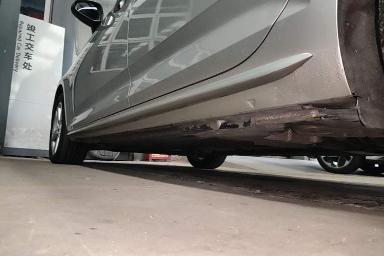 Used Audi A4L 2018 30th Anniversary Edition 40 TFSI Trendy Model Left Side Sill