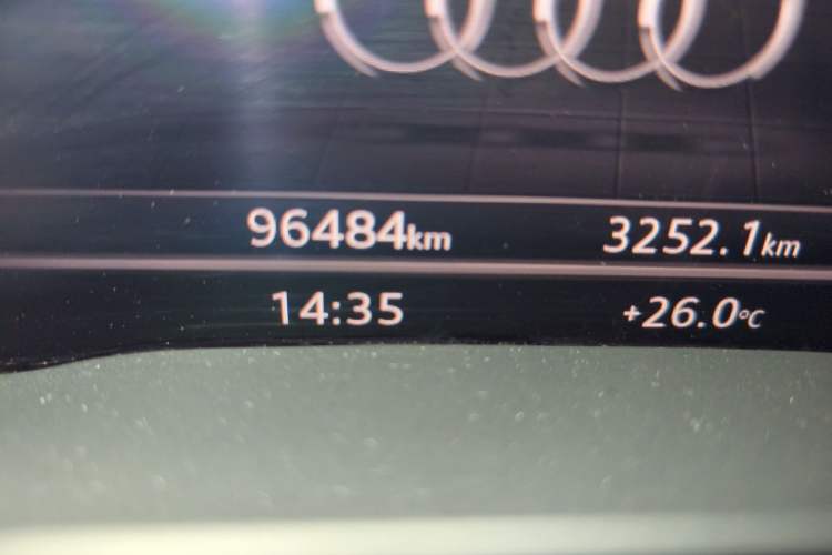 Used Audi A4L 2018 30th Anniversary Edition 40 TFSI Fashion Model Odometer Close Up