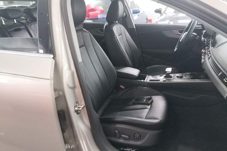 Used Audi A4L 2018 30th Anniversary Edition 40 TFSI Trendy Model Right Front Seat