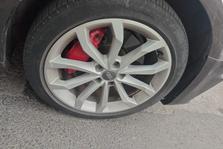 Used Audi A4L 2018 30th Anniversary Edition 45 TFSI quattro Individual Sport Edition Right Front Wheel Hub