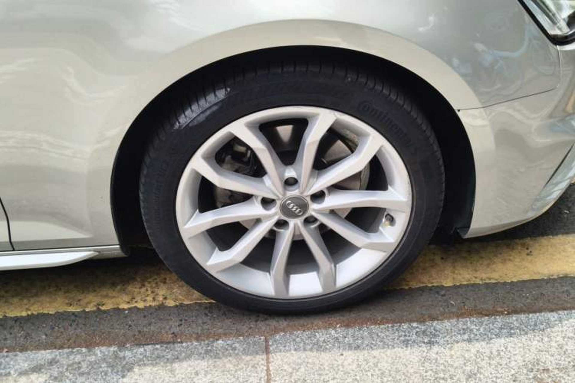 Used Audi A4L 2018 30th Anniversary Edition 40 TFSI Fashion Model Right Front Wheel Hub