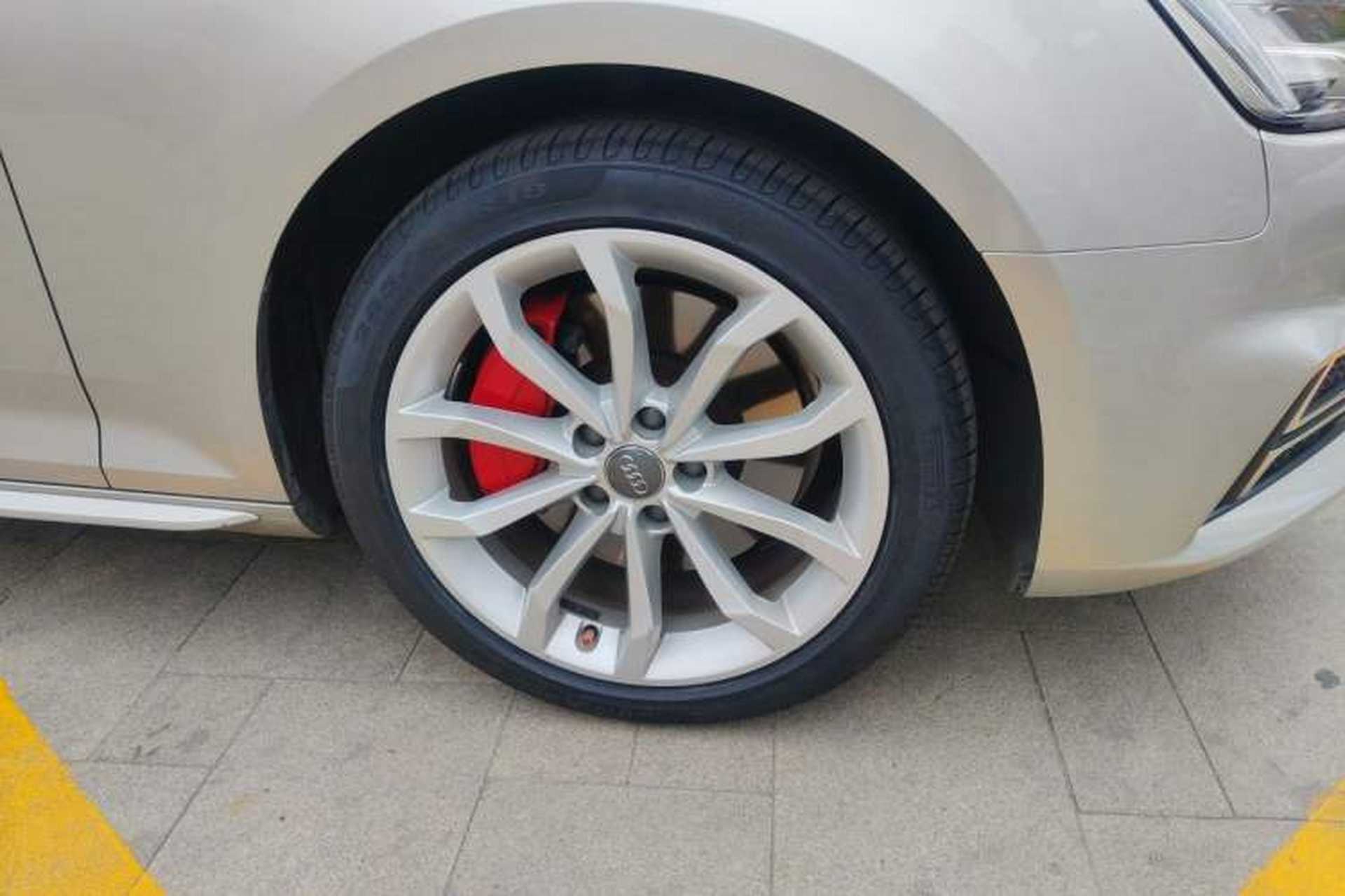 Used Audi A4L 2018 30th Anniversary Edition 45 TFSI quattro Individual Sport Edition Right Front Wheel Hub