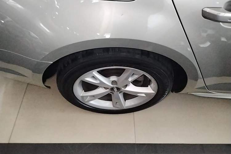 Used Audi A4L 2018 30th Anniversary Edition 30 TFSI Ambition Model Right Rear Wheel Hub