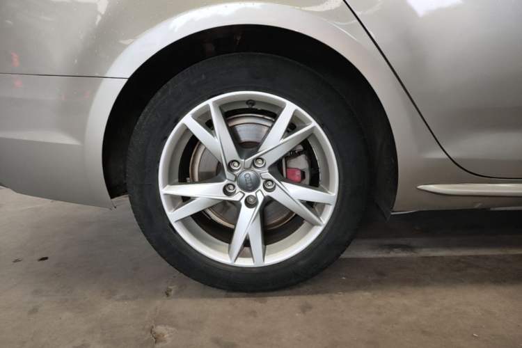 Used Audi A4L 2018 30th Anniversary Edition 40 TFSI Trendy Model Right Rear Wheel Hub