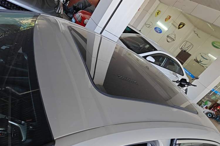 Used Audi A4L 2018 30th Anniversary Edition 40 TFSI Fashion Model Roof