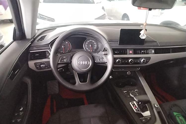 Used Audi A4L 2018 30th Anniversary Edition 30 TFSI Ambition Model Steering Wheel