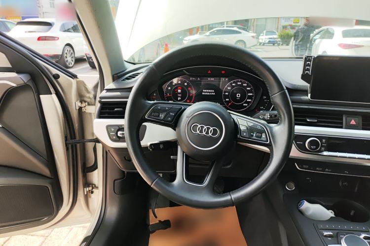Used Audi A4L 2018 30th Anniversary Edition 40 TFSI Fashion Model Steering Wheel