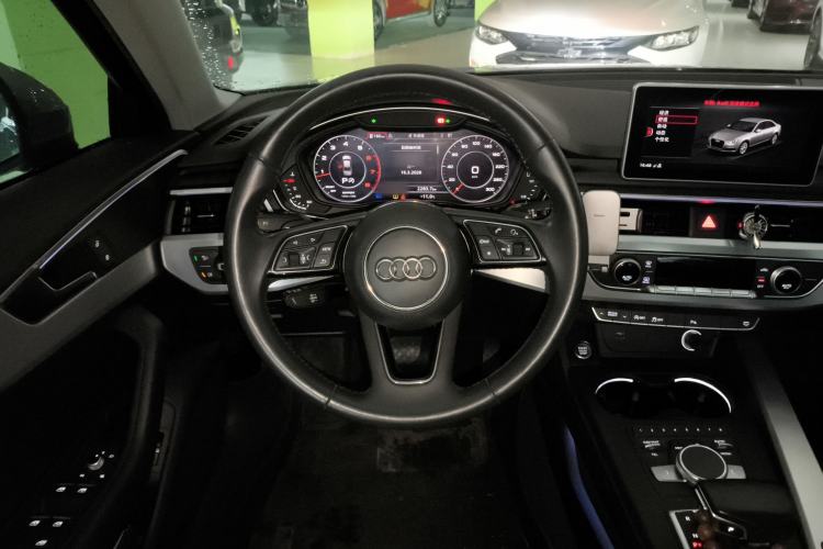 Used Audi A4L 2018 30th Anniversary Edition 40 TFSI Fashion Model Steering Wheel