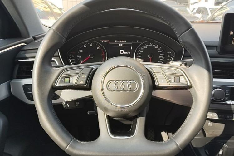 Used Audi A4L 2018 30th Anniversary Edition 45 TFSI quattro Individual Sport Edition Steering Wheel
