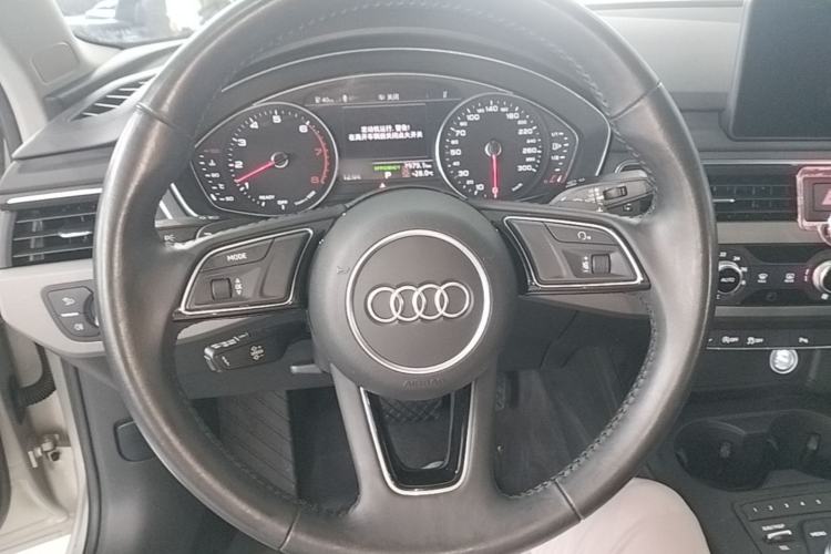 Used Audi A4L 2018 30th Anniversary Edition 40 TFSI Trendy Model Steering Wheel