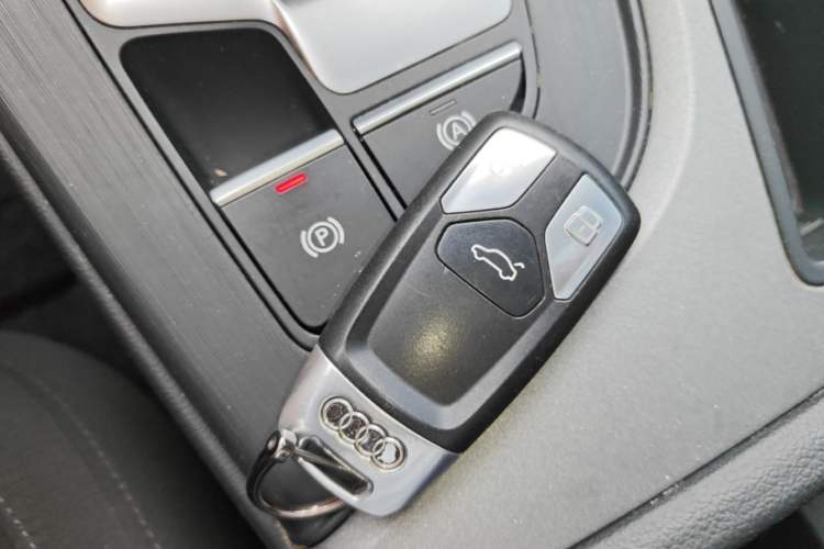 Used Audi A4L 2018 30th Anniversary Edition 40 TFSI Trendy Model Steering Wheel