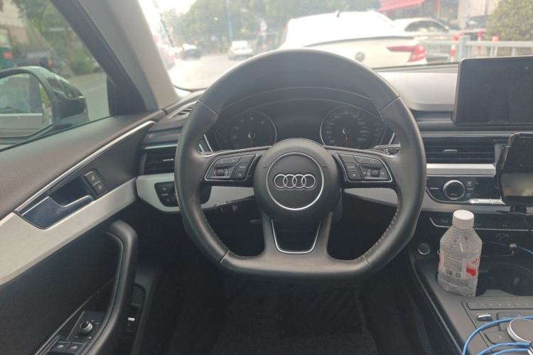 Used Audi A4L 2018 30th Anniversary Edition 45 TFSI quattro Individual Sport Edition Steering Wheel