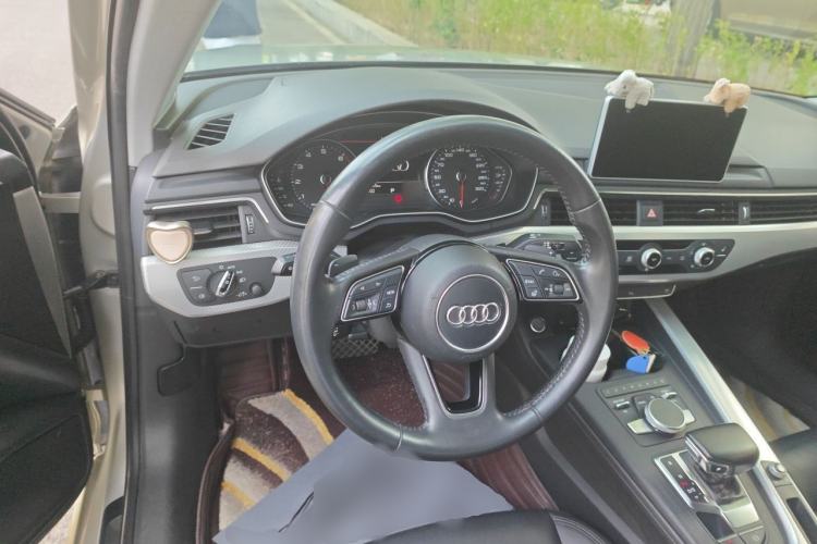 Used Audi A4L 2018 30th Anniversary Edition 40 TFSI Trendy Model Steering Wheel