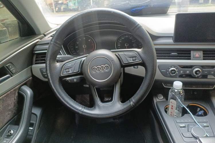 Used Audi A4L 2018 30th Anniversary Edition 40 TFSI Trendy Model Steering Wheel