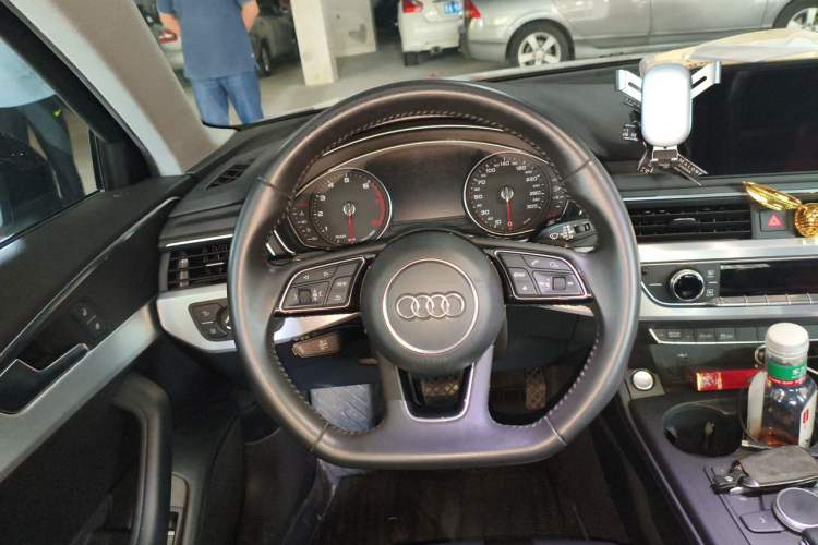 Used Audi A4L 2018 30th Anniversary Edition 45 TFSI quattro Individual Sport Edition Steering Wheel