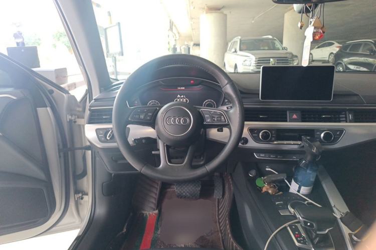 Used Audi A4L 2018 30th Anniversary Edition 40 TFSI Fashion Model Steering Wheel