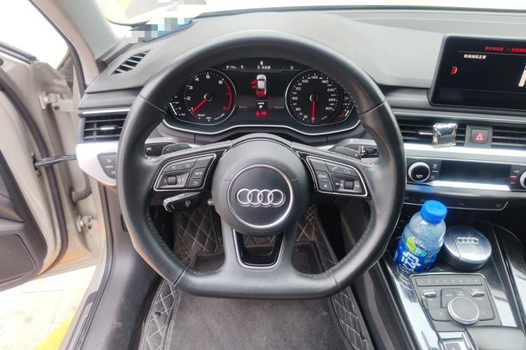 Used Audi A4L 2018 30th Anniversary Edition 45 TFSI quattro Individual Sport Edition Steering Wheel