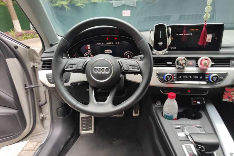 Used Audi A4L 2018 30th Anniversary Edition 40 TFSI Fashion Model Steering Wheel