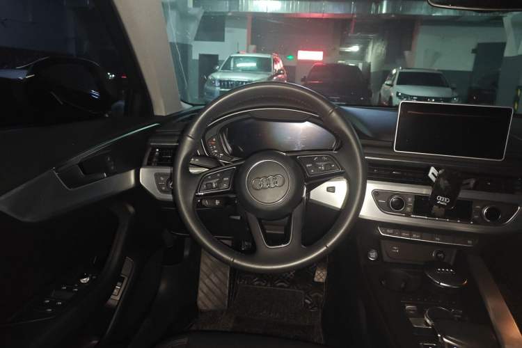 Used Audi A4L 2018 30th Anniversary Edition 40 TFSI Fashion Model Steering Wheel