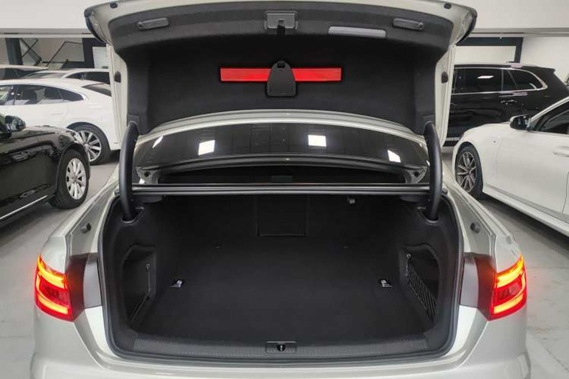 Used Audi A4L 2018 30th Anniversary Edition 40 TFSI Fashion Model Trunk